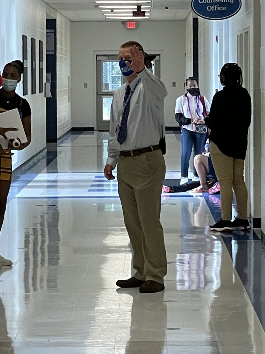 The principal is on the prowl at Locust Grove Middle!
@best1stdayeverHcs