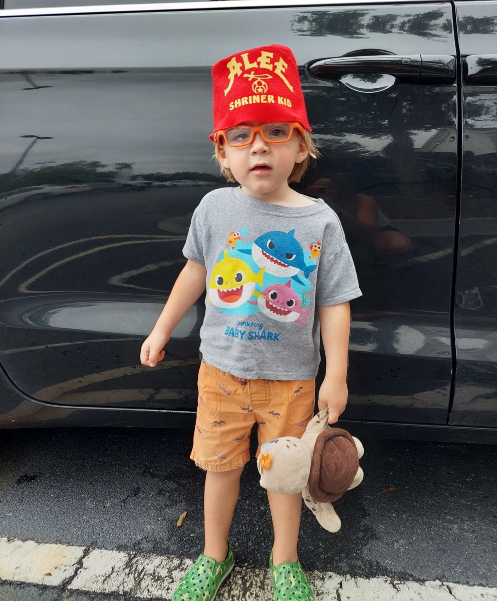 ShrinersFlorida's tweet photo. When it's "hat day" at preschool and you are a #ShrinersKid, a mini Fez seems like the obvious choice... right? 👇😍😍❤️ #ShrinersFlorida patient ambassador Crew thought so, making it the perfect 👌 #WhatsGoodWednesday moment. 

#Feztastic @shriners @shrinershosp @alee_shriner https://t.co/7La2uc0XlV