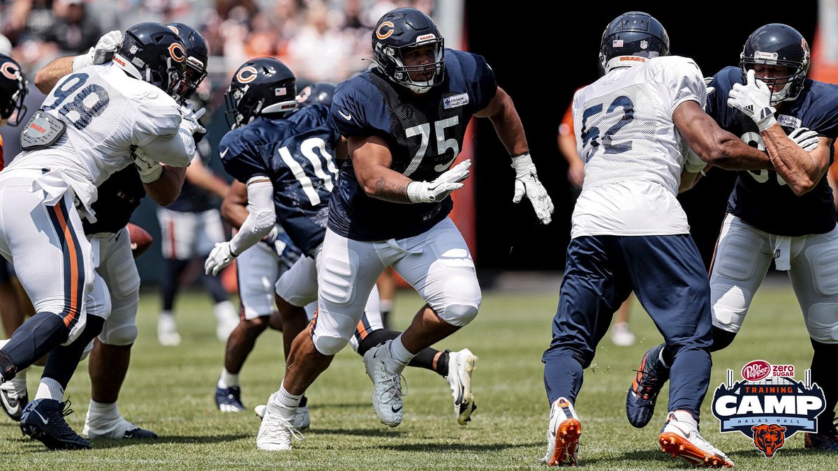 ChicagoBears's tweet photo. New kids on the block. 😎 https://t.co/H7NdNvh94c