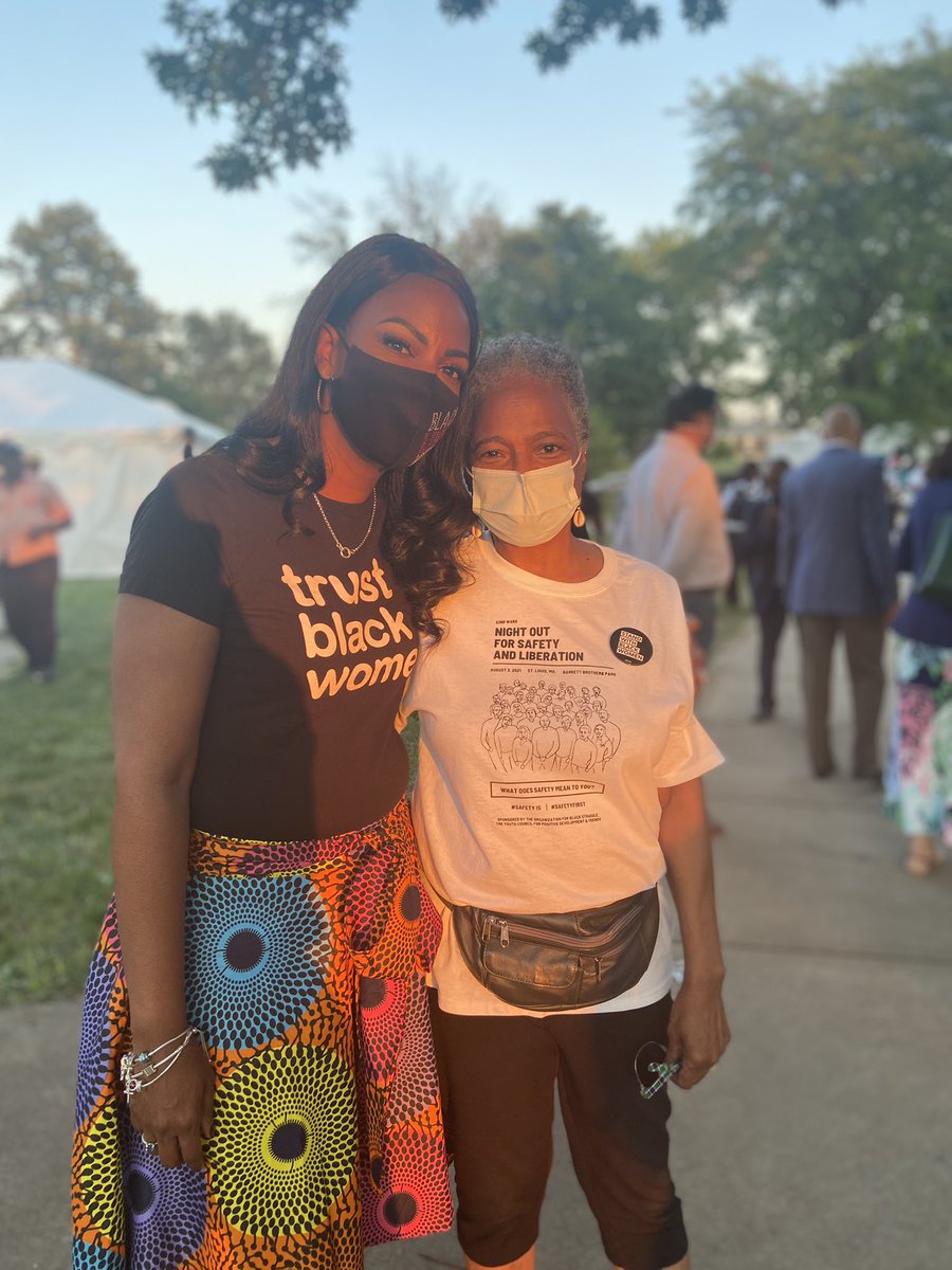 stlmayor47's tweet photo. Yesterday I stopped by @OBS_STL Night Out for Safety and Liberation community event and saw so many familiar faces! Many thanks to @OBS_STL and @AffiniaHealth for providing free vaccines and resources for the community! https://t.co/BXOaHVWNL0
