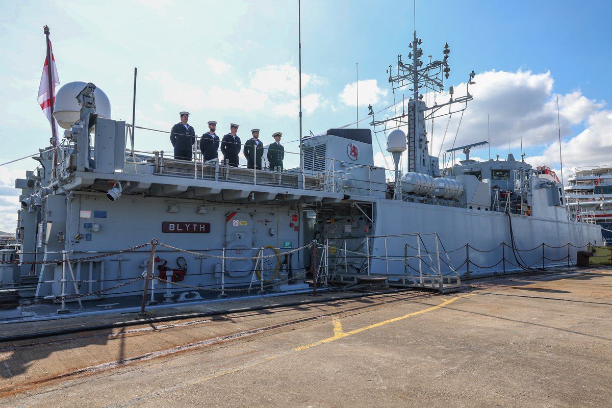 Farewell @HmsRamsey and @HMSBlyth - formally decommissioned together at ceremony in Rosyth today to mark more than 40 years of combined service. 

(Commissioned Sept 2000 and Feb 2001 respectively)