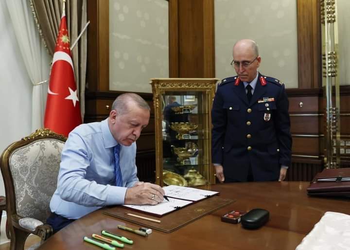 MapMediyaTv's tweet photo. BITABUSE.
President ErdoΔan owa Turkey ayingidde musonga za muganda waffe Lumbuye alagidde basajja be banonye amayitilege .
Bino bizeewo oluvanyuma lwa Interpol okwegaana nti siyemulina.
Abamulina teli mufulumya gwanga lya Turkey.
#MAPMEDIYA https://t.co/BeIuzs30Vb