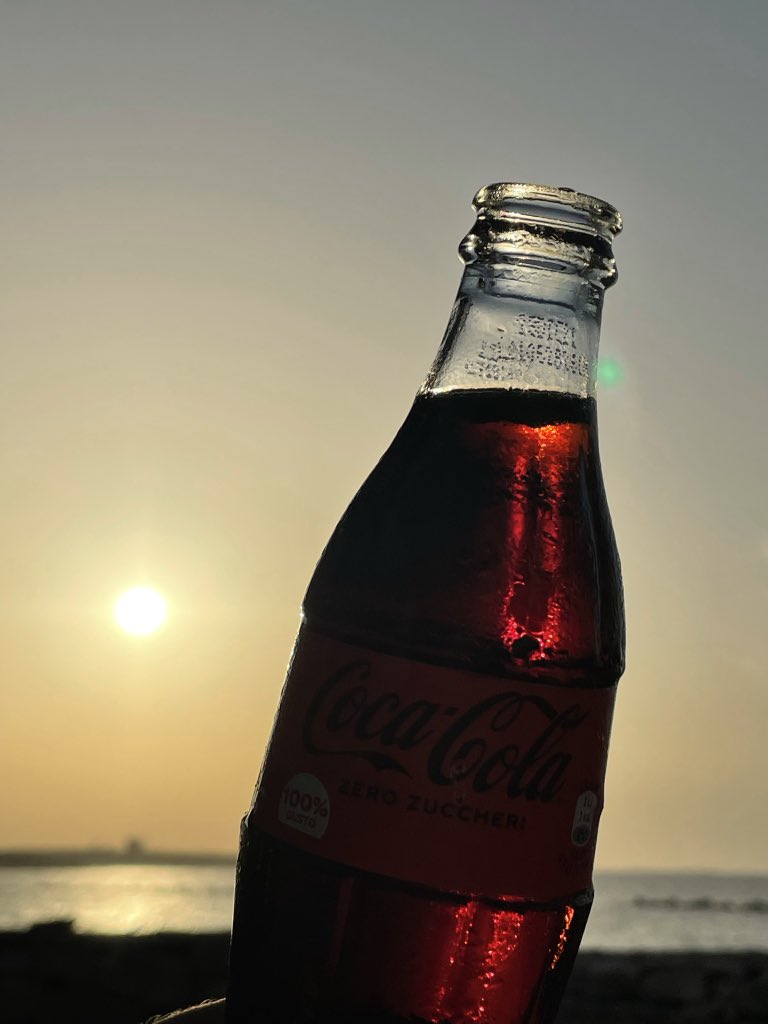 leonardofavuzzi's tweet photo. Una #CocaColaSummer al tramonto per iniziare la #Summer2021 🤩 CI STA! Benvenuta #estate https://t.co/p7R99KdDHS