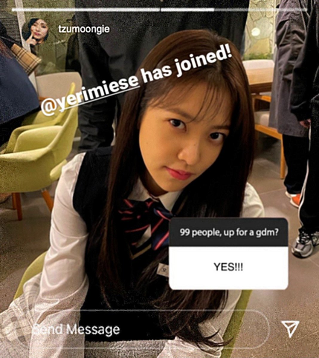 tzuyuz's tweet photo. Just posted a story dedicated for everyone who was born on a year of rabbit, 1999! In order to tighten our bond, I’ve decided to make a group chat. Glad that Yeri replied to my question, still, we need more people to join the fun! Reply with anything to sign up yourself.  ★☆ https://t.co/yG50tdUw28