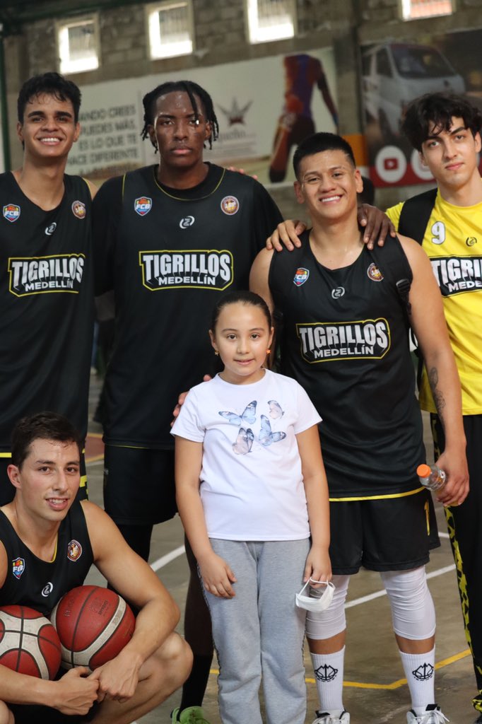 Tigrillos_med's tweet image. Nuestro compromiso es desde lo social, promovemos el baloncesto como un deporte que brinda oportunidades, hace realidad el sueño de nuestros jugadores y fortalecemos el talento local🏀🔥
Gracias @QuinteroCalle 
#GoTigrillos