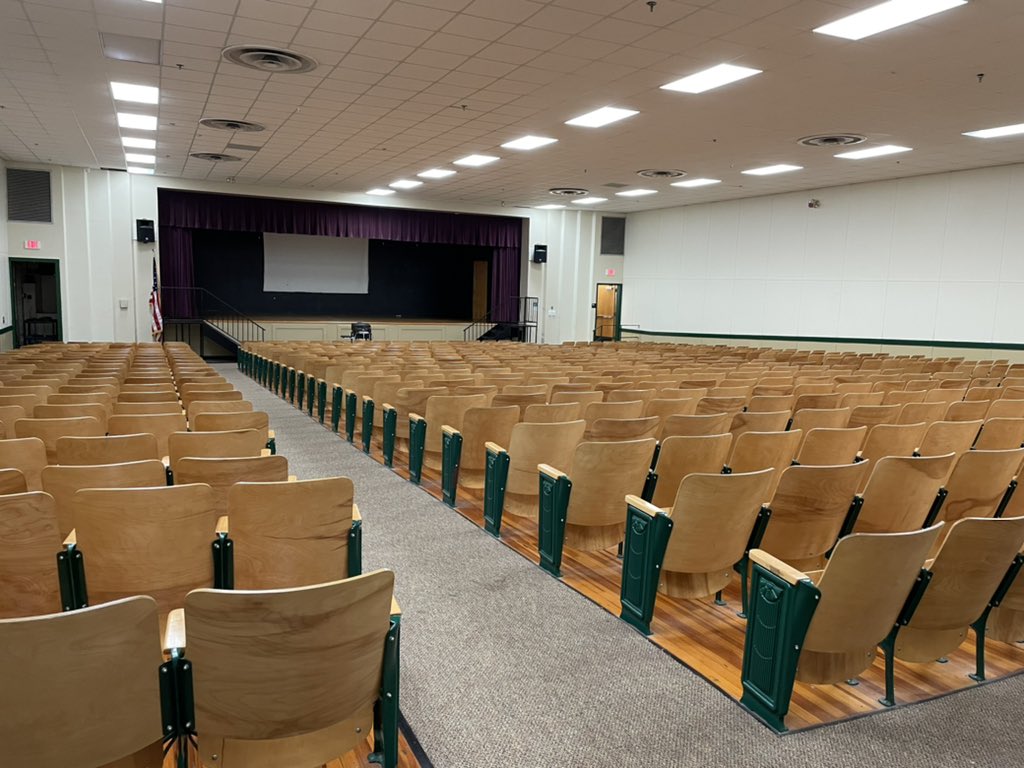 tbwray's tweet image. Madison County Elementary is a hidden gem! This sweet school has such rich history, but Mrs. Mason and her staff are focused on the future! With robotics, a STEAM lab, and a technology arts elective, these students will be well prepared! #ReadySetForwardMCSS