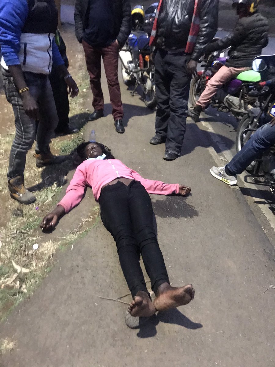 a3Route's tweet photo. 18:51 This lady collapsed by the statehouse girls roadside and the nduthi guys stopped and helped her. Gave her first aid and now she’s slowly gaining conscious…may God bless them…  https://t.co/BMjam7vaxt via @Asa_UTD