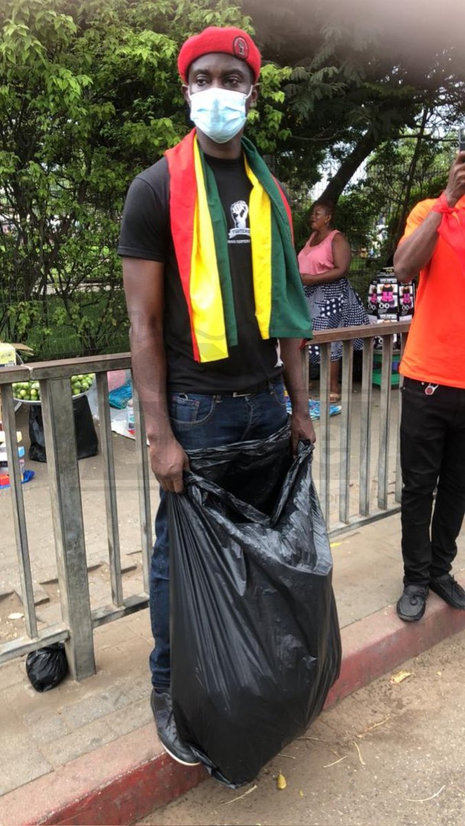Nii_Cisco's tweet photo. #FixTheCountry demonstration: Ernesto Yeboah with trash bag collecting the refuse being generated. #KeepAccraclean #MakeAccraWorkagain
#FixTheCountry https://t.co/3UoGH4nN6B