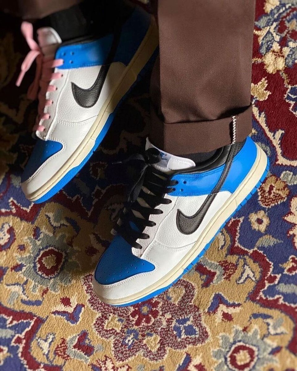 dunk high fragment on feet