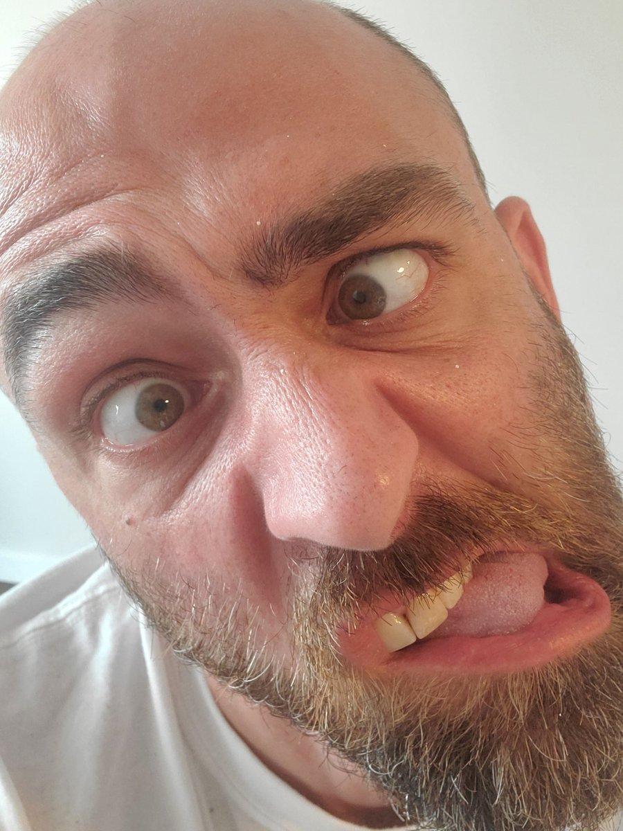 What's goodie my fellow Waves? 20 likes and 20 retweets will get a stream tonight. let me down I dare you!