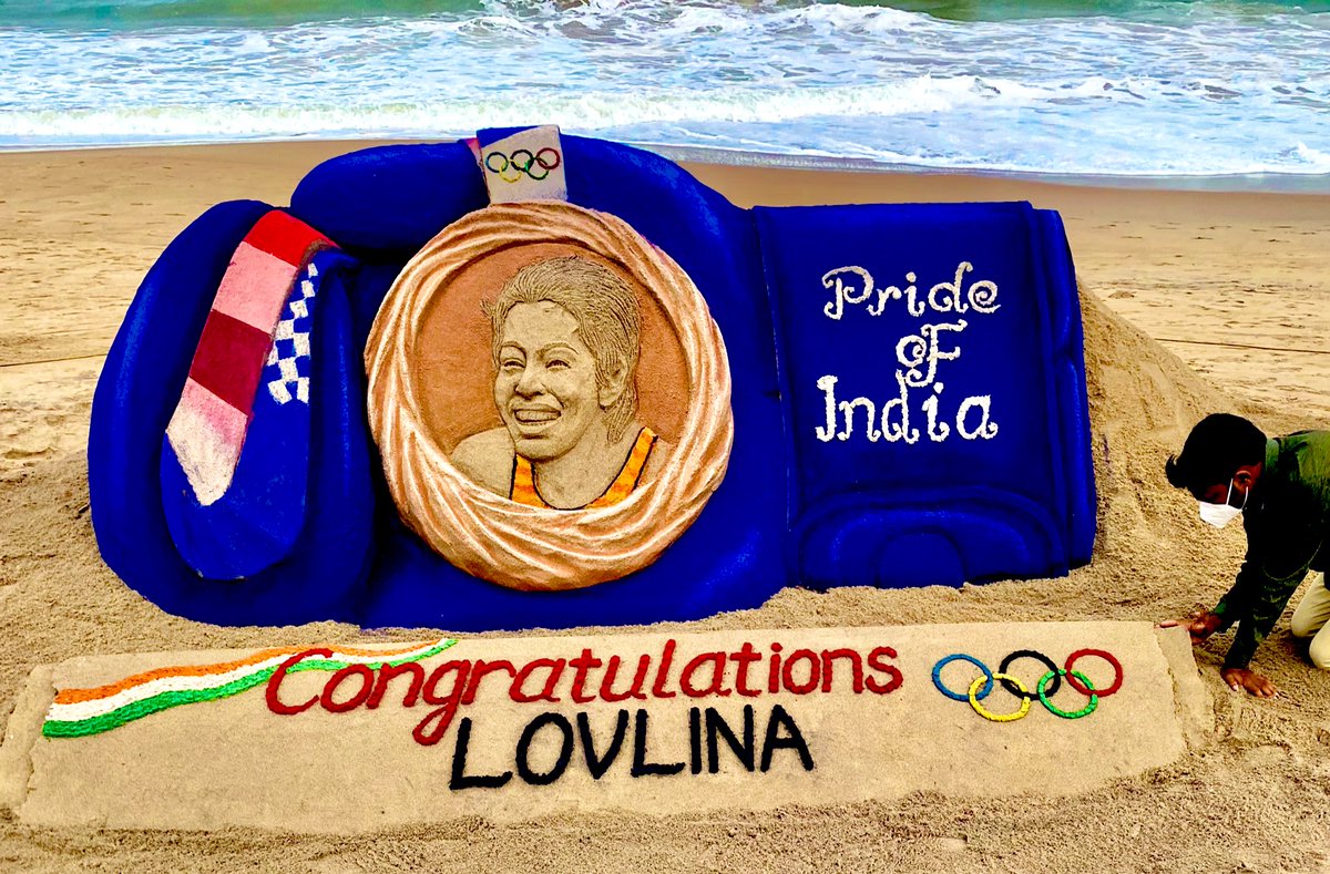 sudarsansand's tweet photo. #PrideOfIndia 🇮🇳
I am dedicating my 10ft long sand glove to @LovlinaBorgohai for winning bronze medal for our country.
#TokyoOlympics2020. My SandArt at Puri beach in Odisha. https://t.co/lGuyidOCM1