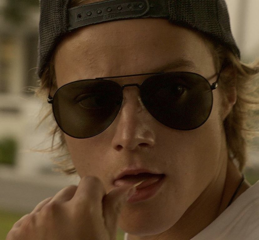 obxbrasil's tweet photo. “Eu só consigo resumir o JJ no episódio 5 de Outer Banks em emojis: 🥵🥵🔥🔥🤒🤒😎😎😏😏

📺: Outer Banks”

📲 | Netflix Brasil via Instagram. https://t.co/UiB2HKlc1K