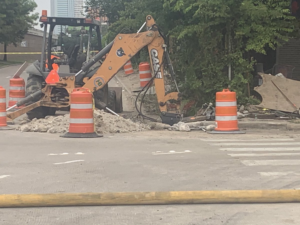 HoustonFire's tweet photo. @HoustonFire fighter responding with @CenterPoint to control a has leak from a broken under ground pipe. Asking everyone to avoid the area- Sherperd @ Hwy-59 @FireChiefofHFD https://t.co/rZAs7xLrgs