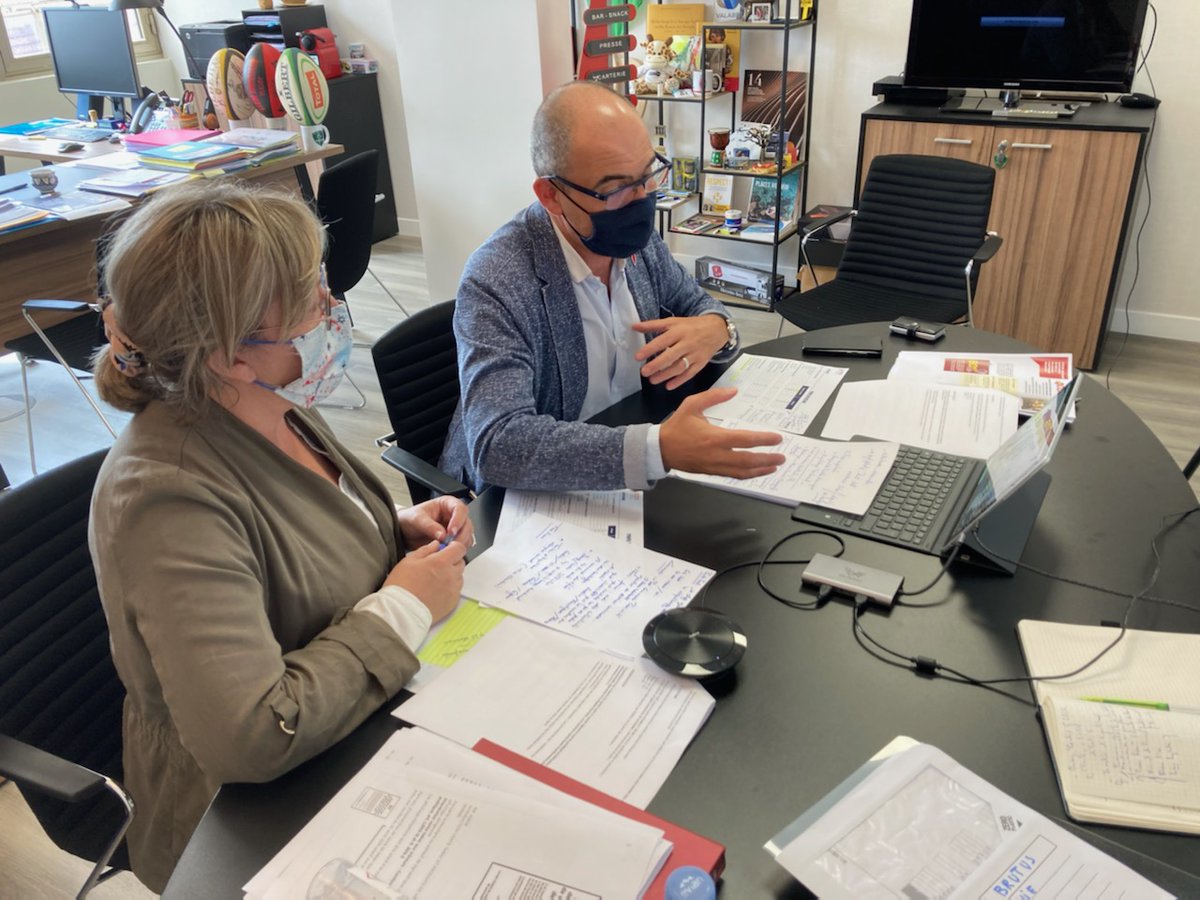 PHILIPPECOY's tweet photo. Réunion de travail avec la vice-présidente de la région @Occitanie @FlorenceBrutus pour partager les enjeux de la stratégie régionale et la présence des @LesBuralistes en pleine #transformation #paiementdeproximite #liensocial #proximite #servicedeproximite #ruralité https://t.co/Wq8caCUkYy