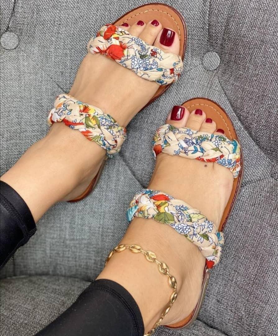 Beautifulbae8's tweet photo. All Flats and Sandals at 45,000Shs.
Dm or call 0780224409/0759567009 https://t.co/DCLydKt1eD