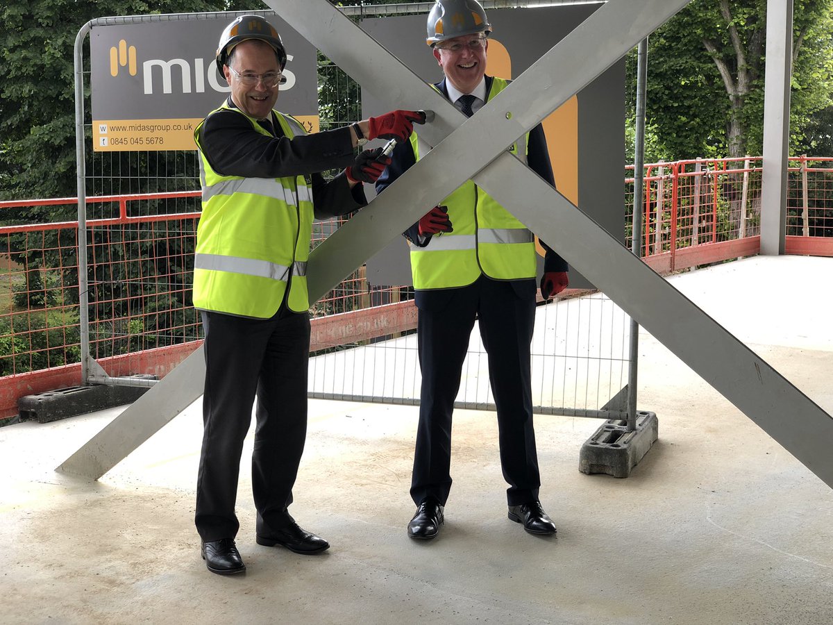 Michael Queen (rt) at his 1st official visit as <a href="/enterprisem3/">Enterprise M3</a> Chair. With <a href="/VCMarkESmith/">Mark E Smith</a> topping out the <a href="/enterprisem3/">Enterprise M3</a> funded Future Towns Innovation Hub on the <a href="/USSPark/">University of Southampton Science Park</a> <a href="/suejanel/">Sue Littlemore</a> @KathySlackEM3 <a href="/DunfordR/">Rob Dunford</a> <a href="/jeanniesatchell/">Jeannie Satchell</a> <a href="/jenniepellem3/">Jennie Pell</a>