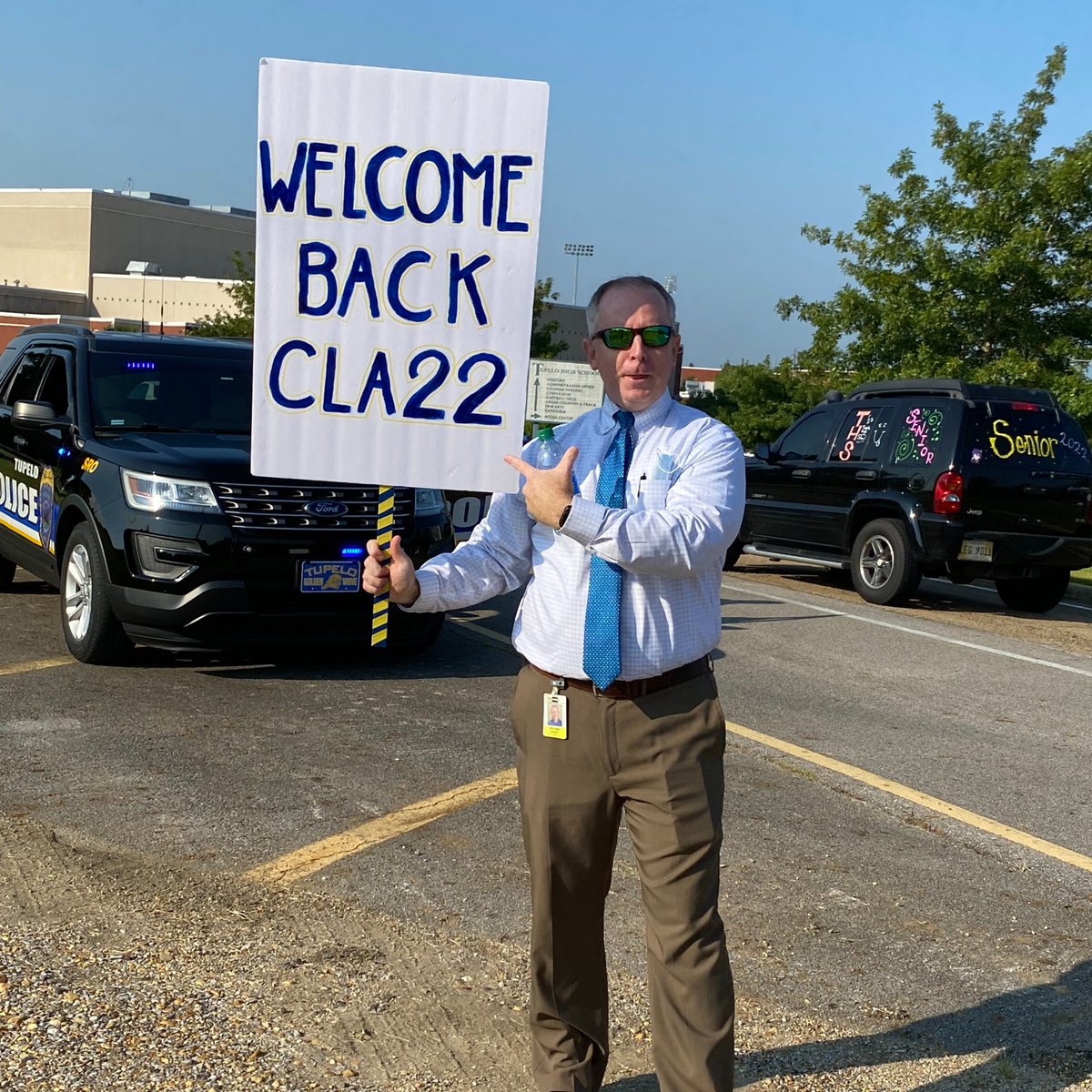 TupeloHigh's tweet image. The senior parade is always one of the best things at THS. Welcome back Class of 2022! #GoWave #TPSD