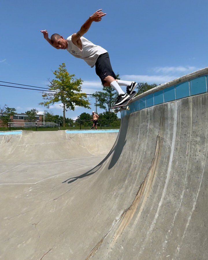 VertSk8boarding's tweet photo. @speedlabwheels rider @evanjavid16 with a few walls at #annarborskatepark #vertskateboarding #annarbor #michiganskateboarding video by @kypath https://t.co/DhB7FkmhF1 https://t.co/BP96sEtONF
