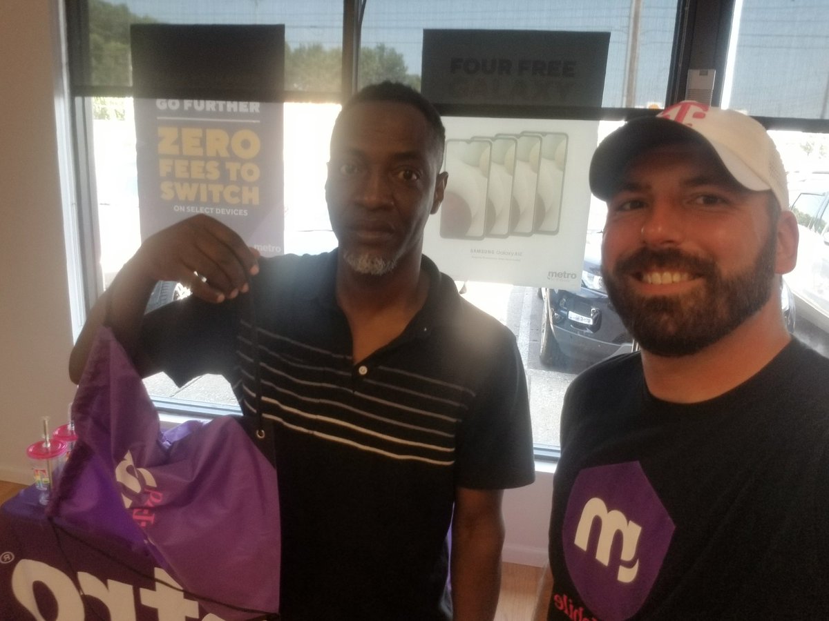 RJMMetro's tweet photo. We love our customers!!!  #metromidwest  @cprowsemetro @WinstonAwadzi https://t.co/chuUgEzaod