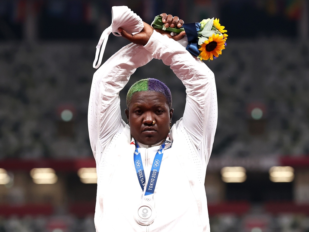 AtlParentLAB's tweet photo. #WomenCrushWednesday
Olympic Silver medal winner Raven Saunders bravely displaying an "X" on the podium in honor of the "intersection where all people who are oppressed meet."
#PlayForTheCulture #PlayForTheCultureWeek #BlackGirlMagic #ATLParentLAB https://t.co/zqdGLFbhM8