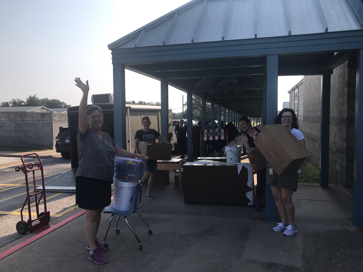 Waltmon_LISD's tweet photo. All hands on deck! Love how our SLPs support eachother in creative ways! Thankful for this team! #LeanderWay @JennyBlackmon5 https://t.co/RlQiniQR0k