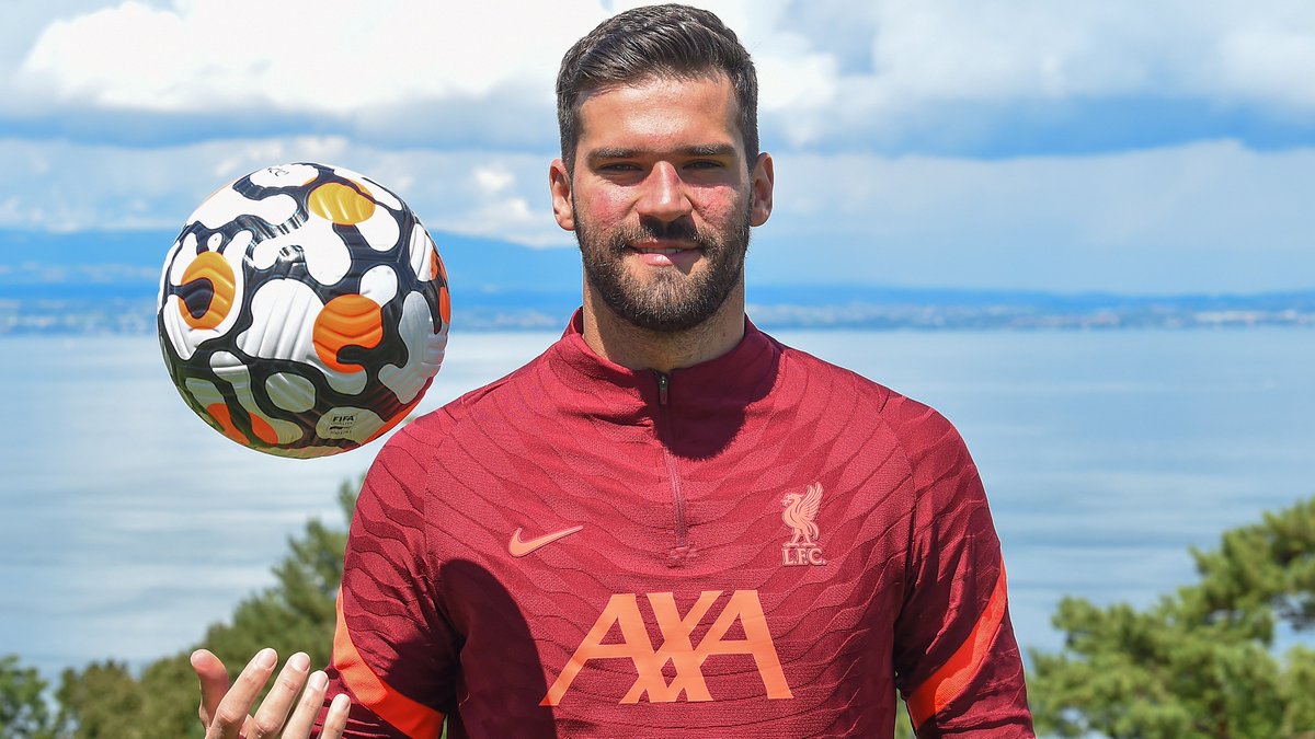 LFC's tweet photo. What a fella 🤩 #AB1 https://t.co/ZE5TkMUhXA