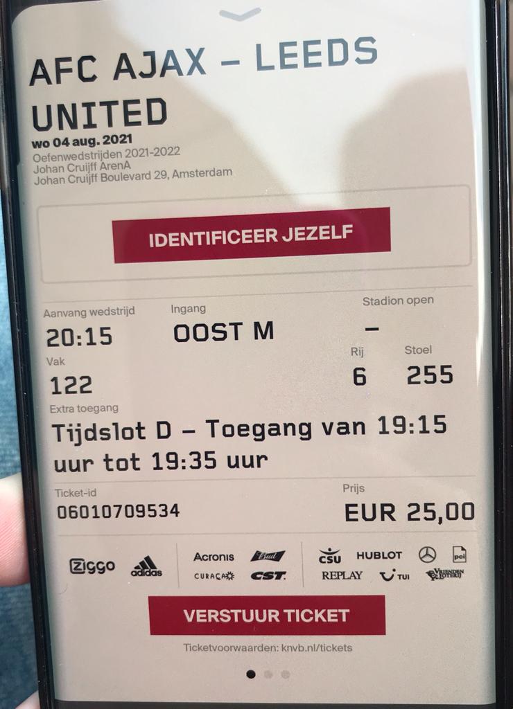 FrankSplinter's tweet photo. @AjaxFancare zeer veel problemen met de app om de kaarten op te halen. En als ik er wel een keer door kom en de tickets zie staat er dat ik moet identificeren, terwijl ik vanmiddag om 16.30 uur wél de qr code had en ik een geverifieerd account heb. Wat nu? https://t.co/MzmFbogZQH