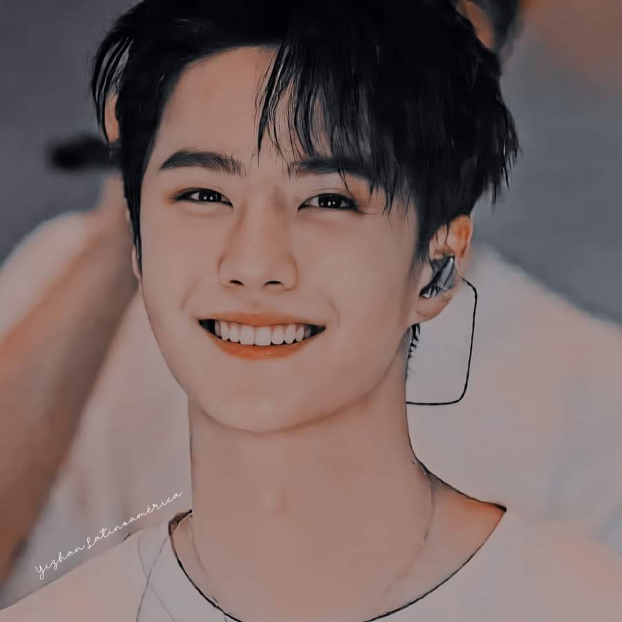 JosebellM's tweet photo. #Yibo24thBday  #HappyYiboDay #王一博0805生日快乐 
#WangYibo
Feliz Cumpleaños al gran modelo a seguir, Wang Yibo nunca te rindas, tal vez nunca lo lea, pero estaremos ahí entre todos esos mensajes de Feliz cumpleaños, amando y queriendo siempre a nuestro Bo https://t.co/RVpGXcelx5