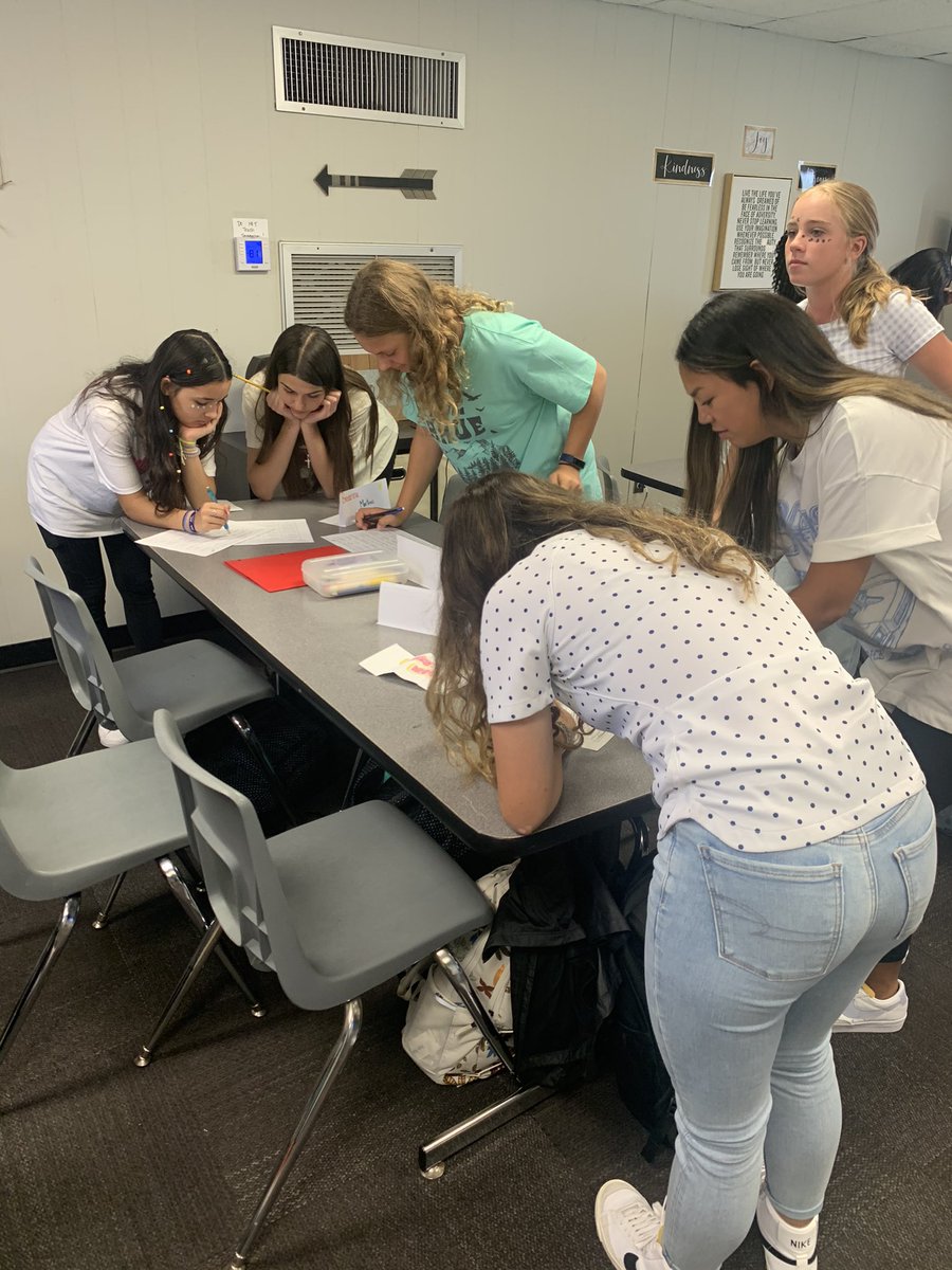 MrsLSmithHMS's tweet photo. 8th grade Hudson Hawks in action!! This is going to be a great year!!❤️
#Hudsonhawks #ELAR https://t.co/jZPbu4sTTt