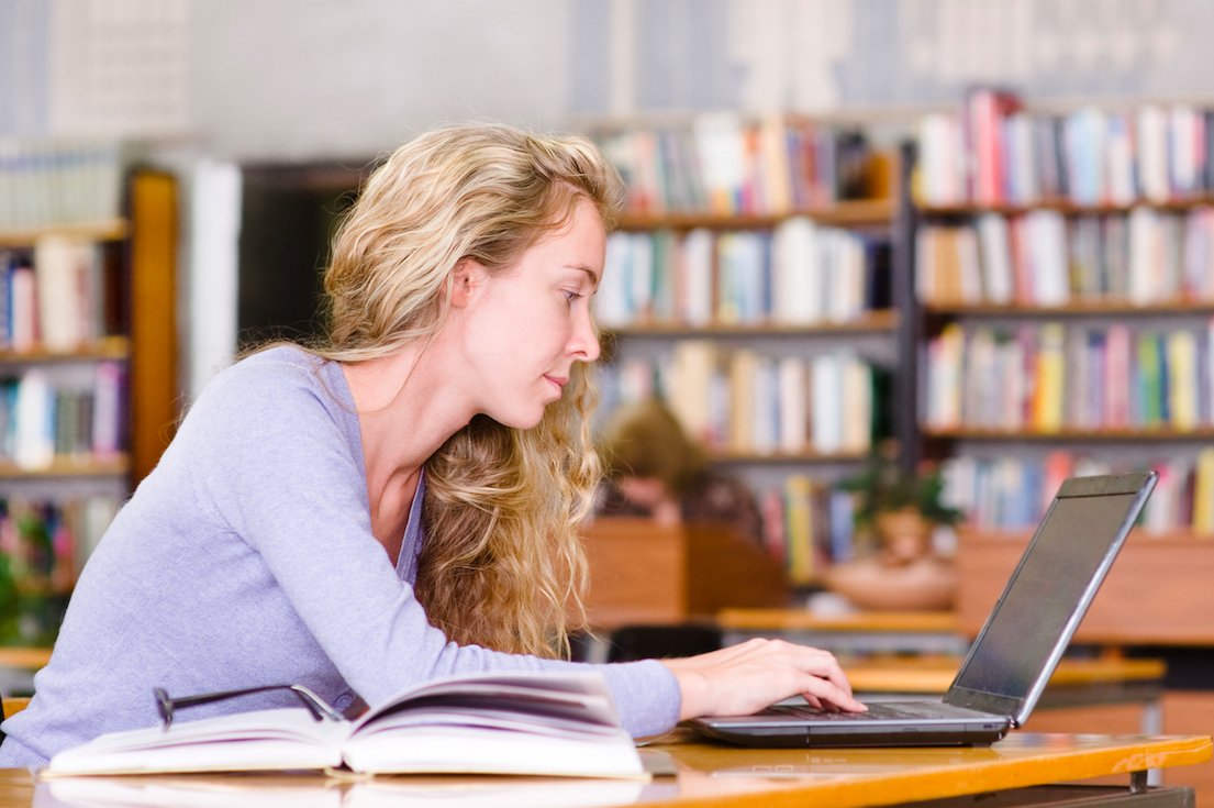 Книга жизни фото. Учитель с книжкой. Педагог с книгой. Библиотекарь в фонде. Библиотекарь в библиотеке.