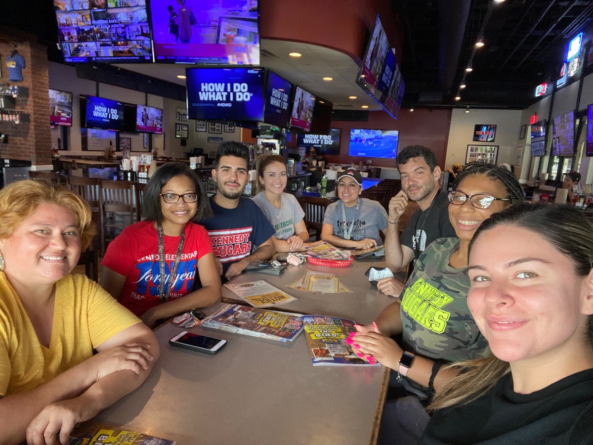 Lunch with The Best Team! 2nd Grade   Woof Woof!! 
#BeTheChange <a href="/KennedyCougs/">Kennedy Elementary</a>