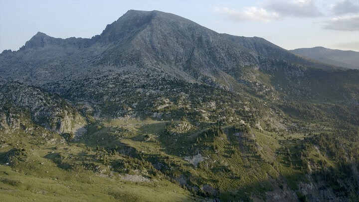 rojovisuals's tweet photo. “Marmotas” new short video for the #andorraalnatural campaign with
@natgeoespana 
@andorraworld 

A personal favorite, with additional photography by @madrenys and wonderful original music by @paredano https://t.co/e6DfQs2p5a https://t.co/1Ba9Ht1Ssp