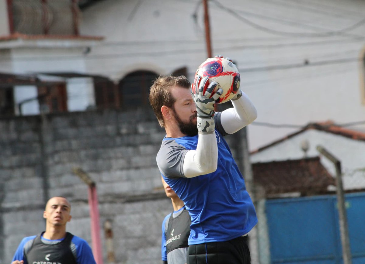 serranofc_rj's tweet photo. Com vitória da equipe amarela no rachão, encerramos a nossa preparação para a estreia na Copa Rio, amanhã, contra o Pérolas Negras. 👊🦁

📸: Gladstone Lucas/Serrano FC 

#AmorPeloLeão https://t.co/p8QM3YJsJ6