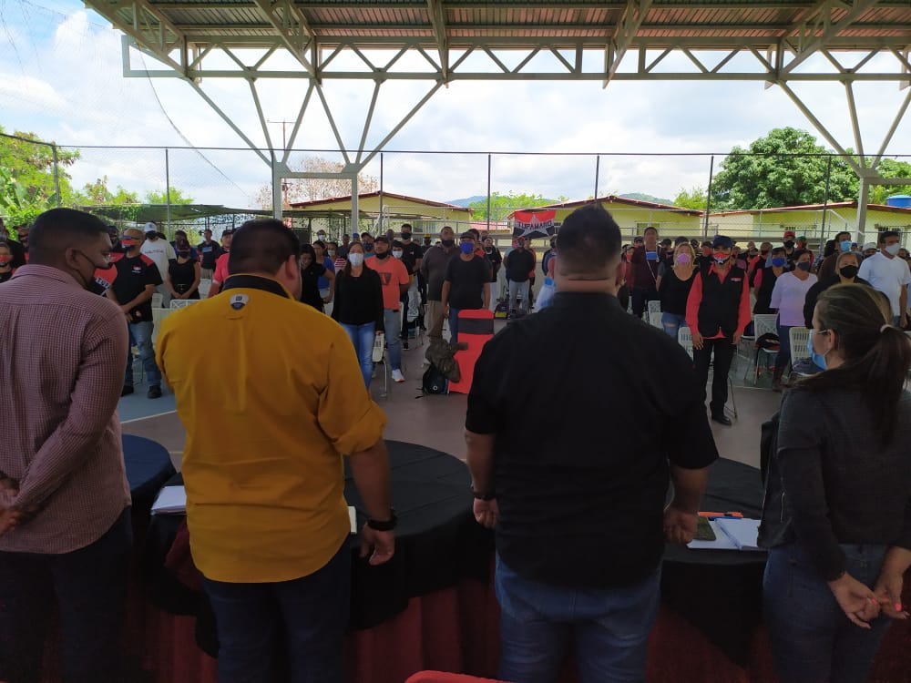 MirandaMrt2's tweet photo. @WBenavides_MRT Sec.Nacional del partido @TupamaroMRT da inicio al Encuentro del Secretariado Regional Ampliado en #Miranda junto a los miembros de la Dirección Nacional y su responsable @LuisAlvarez_MRT 
#LaClaveEsVacunarse 
#04Agosto 🇻🇪📸 https://t.co/ecgk01tPh1