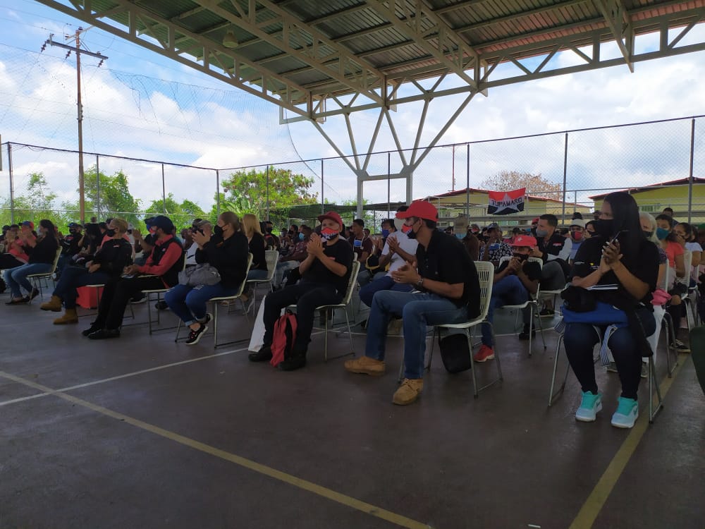 <a href="/WBenavides_MRT/">Williams Benavides</a> Sec.Nacional del partido @TupamaroMRT da inicio al Encuentro del Secretariado Regional Ampliado en #Miranda junto a los miembros de la Dirección Nacional y su responsable @LuisAlvarez_MRT 
#LaClaveEsVacunarse 
#04Agosto 🇻🇪📸