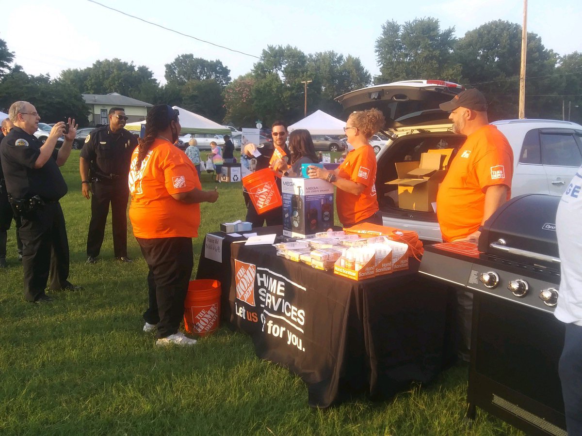 Nashville Teams had a fantastic evening at National Night Out events with local Law Enforcement and Government Leaders.  Thank you Team Hermitage for coming out and joining in on the fun!  #Hermitage @thd_young <a href="/BrianGamberini/">Brian Gamberini</a> <a href="/AishaALeighton/">Aisha Leighton</a> <a href="/BethGilbertTHD/">Beth Gilbert</a>