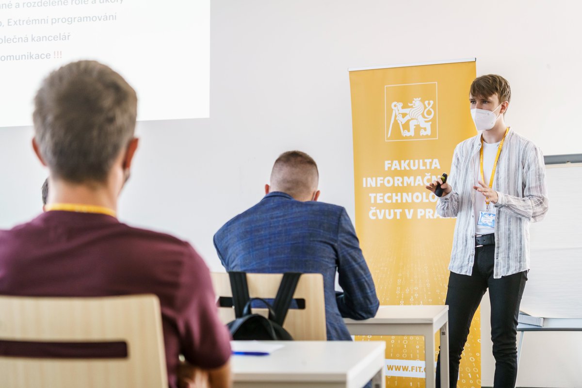 FIT_CTU's tweet image. Jak zefektivnit rozvoj a plánování města? 🏙️Účastníky letní školy #DesignSprintFIT přišel motivovat náš úspěšný absolvent @vojtatom. Mluvil i o projektu #Metacity vzniklém během hackathonu #NakopniPrahu. #designsprint #mesto #technologie