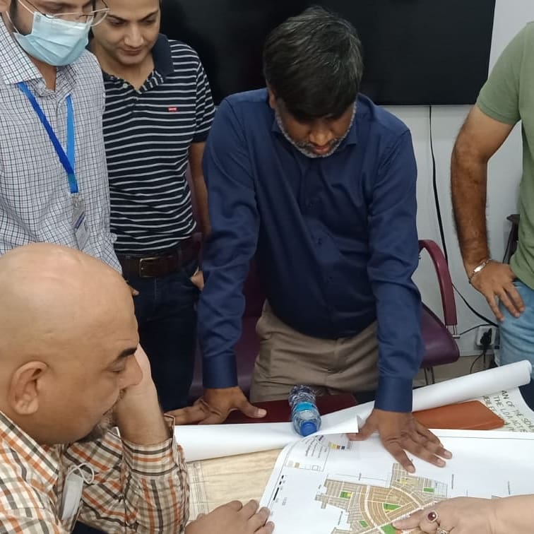 ShahzamanAlam's tweet photo. With MPA Sadia Sohail ,D Director #LDA Riaz ,DD law Irum #ISCW & LDA to plant ONE HUNDRED THOUSAND TREES in 5 minutes on #14thaugust LDA avenue near #shaukatkhanum hospital #johartown #Lahore .Everyone is invited and bring a tree stem along and be a part of this historic moment https://t.co/DS8uLQGqsV