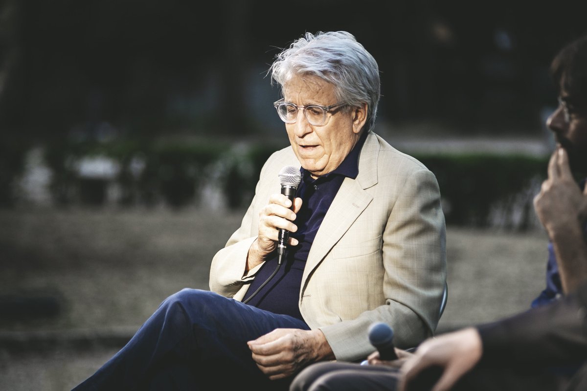 BePop_roma's tweet photo. Quali sono le grandi questioni che ruotano intorno al senso della vita?

Il #23giugno ne abbiamo parlato con il sociologo @LuigiManconi1 e @monspaglia, che insieme a @PietroDelSolda ci hanno presentato il libro scritto a quattro mani “Il senso della vita”.

📸 Francesca Maceroni https://t.co/EiNCN5a2Bi
