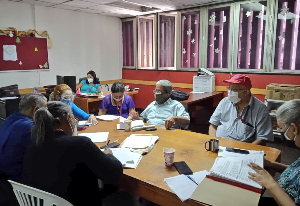 SomosUnem's tweet photo. #Gestión este #4agosto se realiza reunión de evaluación entre el Equipo del Rectorado, Secretaria y el Vicerrectorado Académico sobre el diseño curricular de los PNF,  ajustes de las unidades de crédito y definición de la ruta de grado  "Aquiles Nazoa" 2021

#LaClaveEsVacunarse https://t.co/KTet6nx5Sc