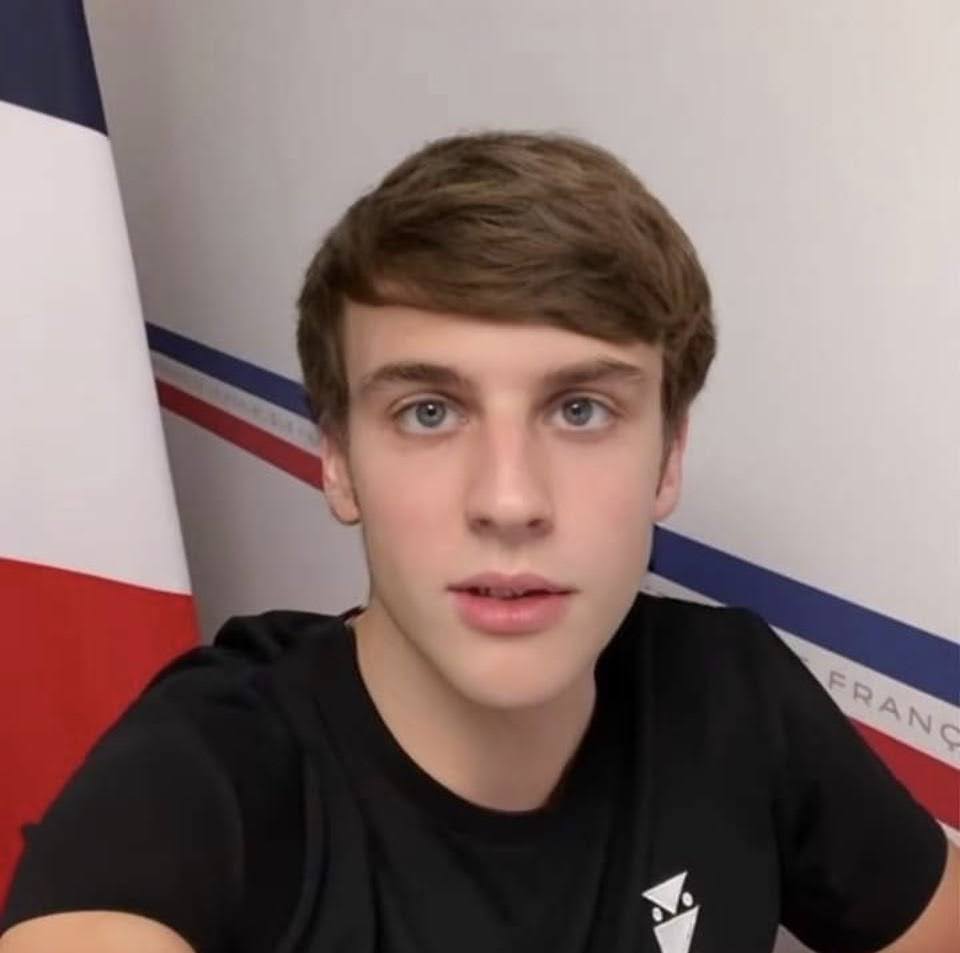 Bormes_2020's tweet photo. #bormeslesmimosas ... au fort, on parle de dictature !

Cela me fait penser au mot de Louis XVI qui demandait la veille de la chute de la Bastille à son ministre " mais qu'est-ce donc que cette émeute? " et qui lui répondit "mais c'est une révolution, Sire !" https://t.co/7tCUQ3B313