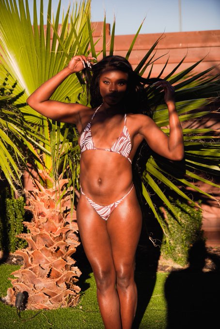 4 pic. It’s a Hot Girl Summer over on my Onlyfans ??

https://t.co/973l4K2rKb https://t.co/pdBH78Ic9