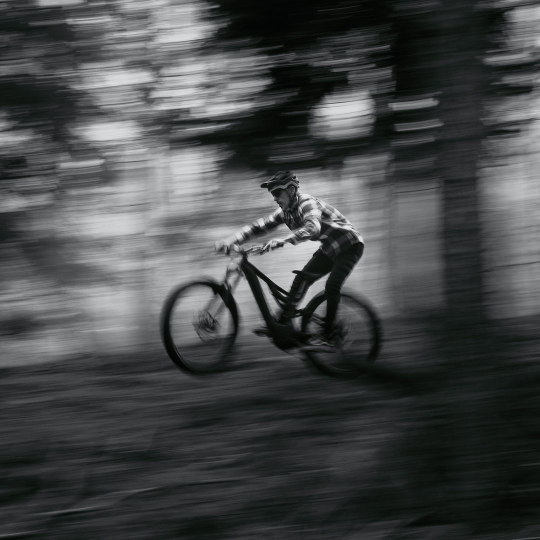 Logecamps's tweet photo. You're speeding through this forest sound bath. There's a root 15 ft ahead. Stay focused. Steady as you gooo...ohh yeahhh. Whether you’re new to #mountainbiking or itching to demo an upgrade we got you with @REI co-ops and @diamondbacks avail to rent at most #LOGEcamps https://t.co/2PgDyFNS4m