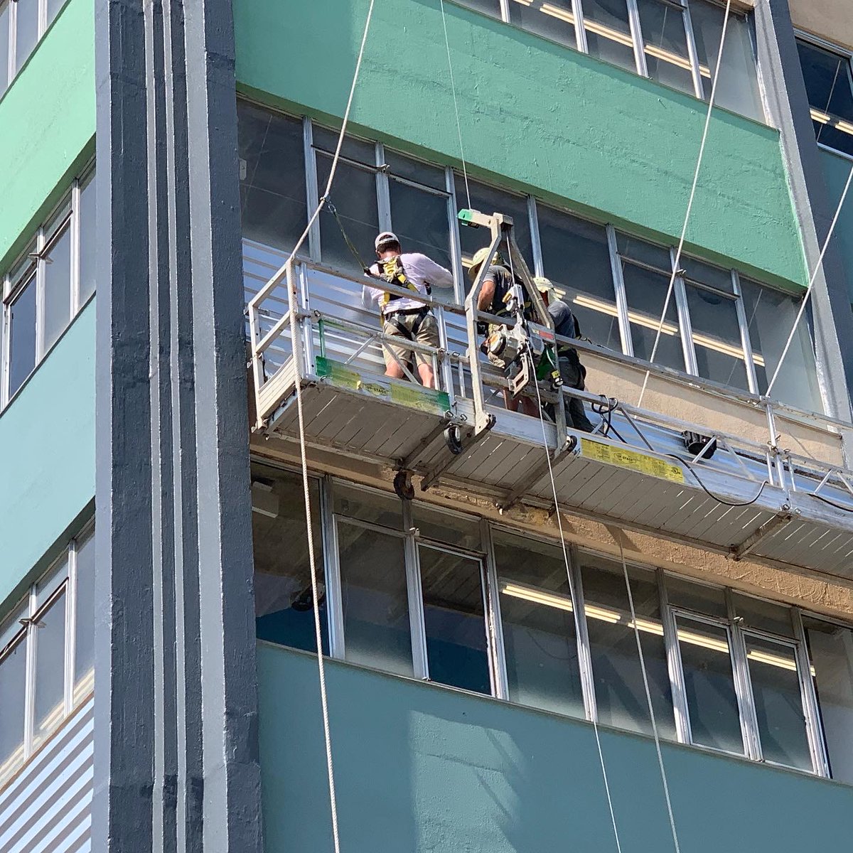 Hot summer work, but at least we have a nice breeze way up here thanks to a <a href="/SunbeltRentals/">Sunbelt Rentals</a> #swingstage. #commercialpainter #suspendedscaffold