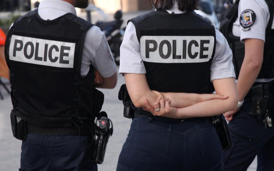 info_Paris_IDF's tweet photo. 🔴 FLASH - #Paris : Un touriste #américain a été frappé par des voleurs qui sont repartis avec sa montre, une #Patek Philippe, d’une valeur de 240.000 euros. Les faits se sont produits dans le VIIIe arrondissement, rue de #Ponthieu, près #ChampsÉlysées. (LP) https://t.co/h3c9BaVReI