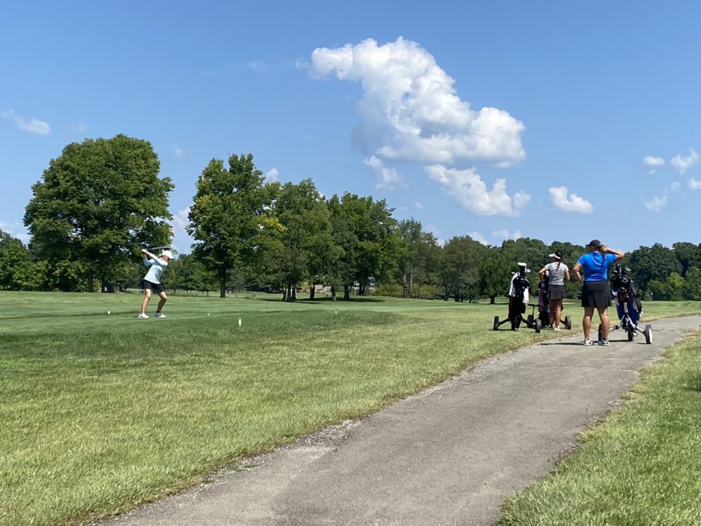 🎥 LIVE⛳️ from Guerin Catholic Invite… Senior, Viv King, making her BIRDIE PUTT on 1️⃣1️⃣ and Natalie Symmes teeing off from 1️⃣2️⃣. Let’s go BREBEUF GIRLS GOLF! 🙌🏻 <a href="/bjpsgirlsgolf/">Brebeuf Jesuit Girls Golf Team</a> <a href="/BrebeufSports/">Brebeuf Athletics</a> #GoBraves