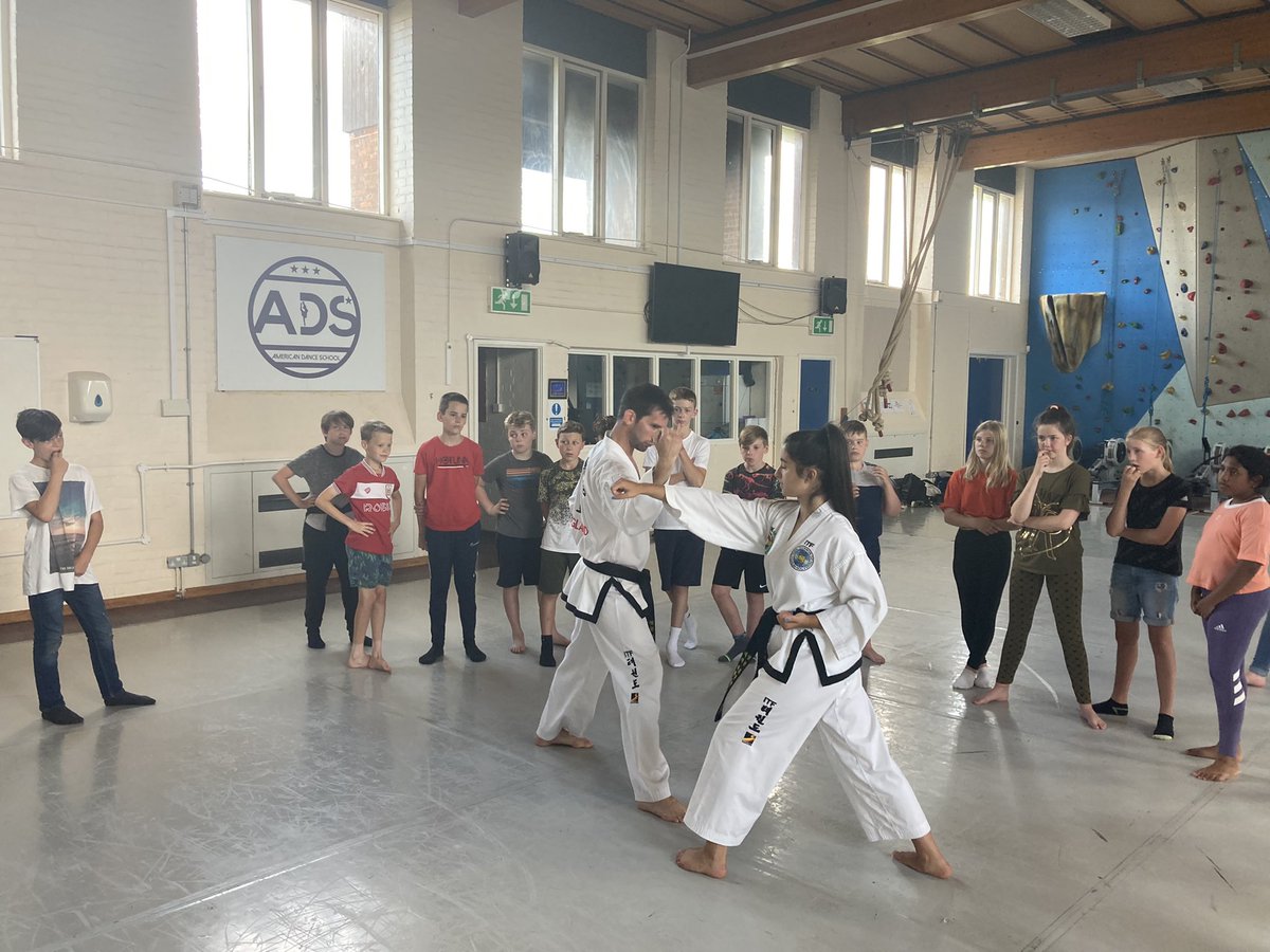 KAs_Wantage's tweet photo. Summer School update: After some more subject specialist lessons students moved on to some new and exciting afternoon activities, including Martial Arts! https://t.co/gBiHx8GDA5