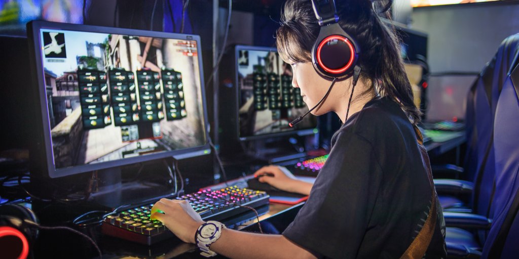 Компьютерные игры. Преимущества компьютерных игр. Женщины ультуют по геймерам. Стрим диджей. Женщины ультуют по геймерам.