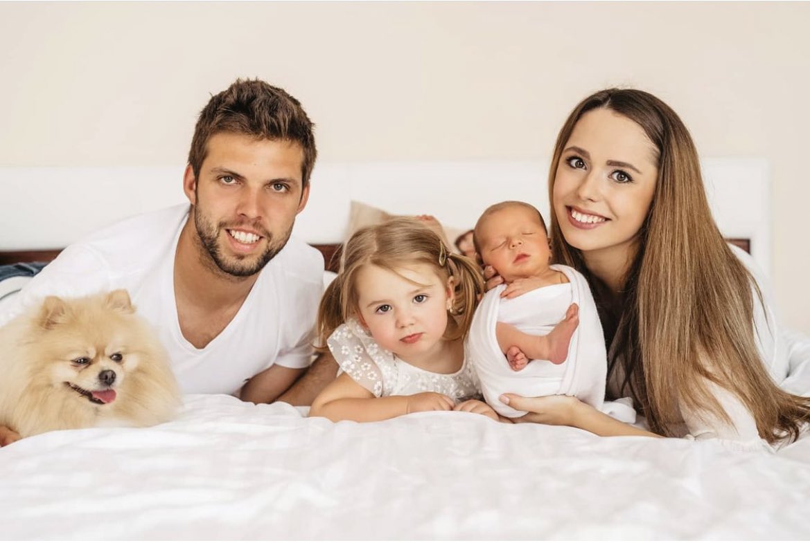 E79kVMoUYAQ8a4M?format=jpg&name=medium