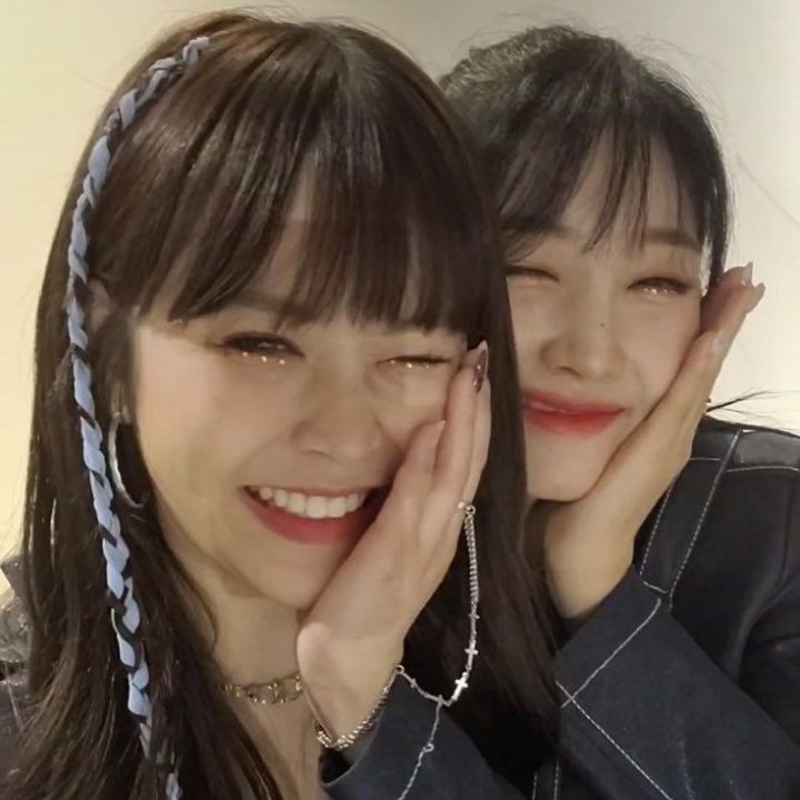 tiny__eu's tweet image. happy bday to jiwon's soulmate &amp;lt;3 we love u forever sihyeon 🥺💖
#HopeSihyeonDay
#HAPPY_SIHYEON_DAY @EVERGLOW_twt
